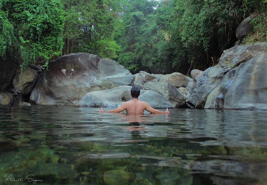 Cold water, warm stone